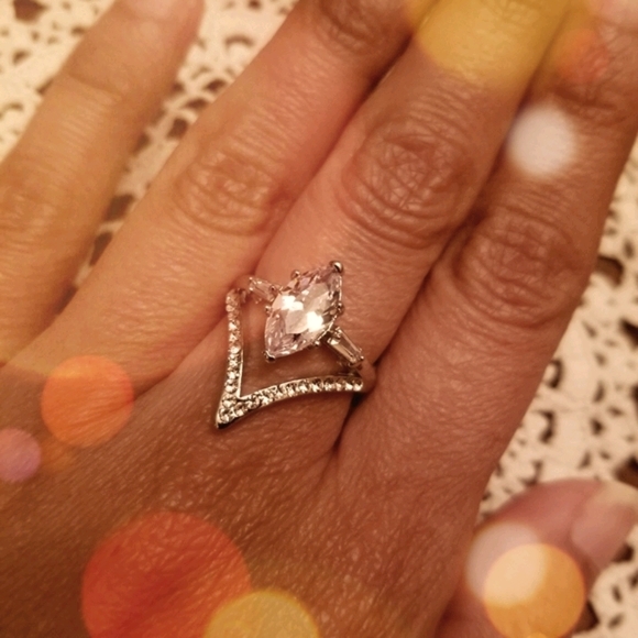 Cubic zirconia Marquise Ring - Picture 3 of 5
